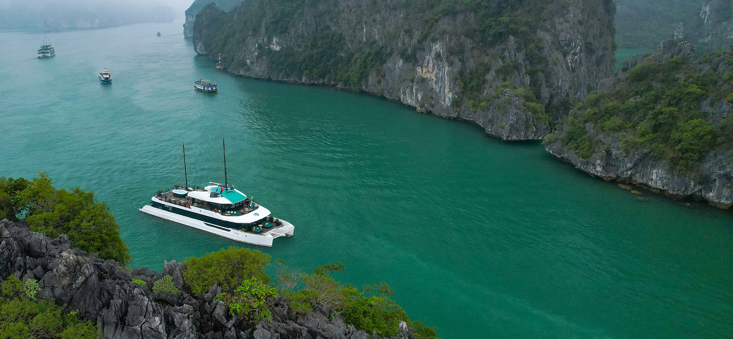 image-halong-catamaran-banner-home