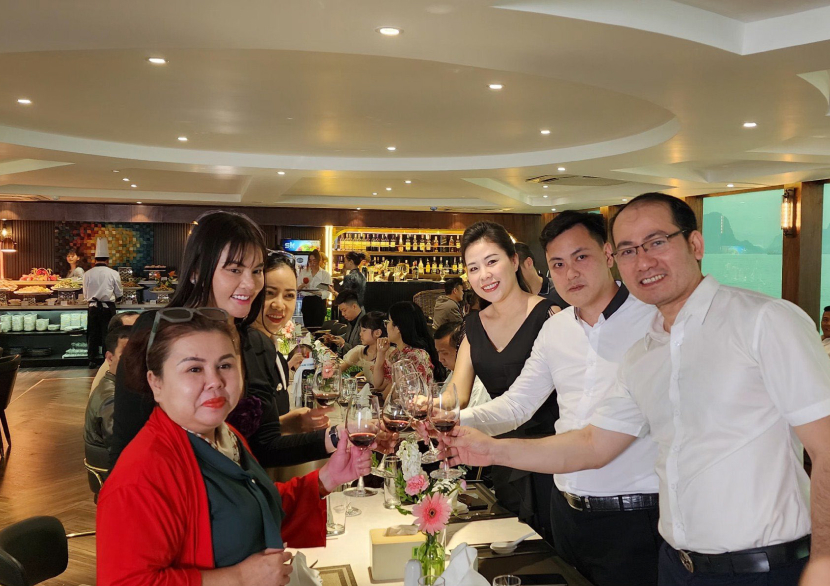 image-halong-catamaran-restaurant-19